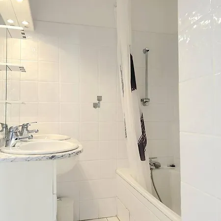 3 Pieces 6 Pers Avec Terrasse, Clim, Piscine Privee, Parking - Fr-1-251-81 Appartement Le Lavandou